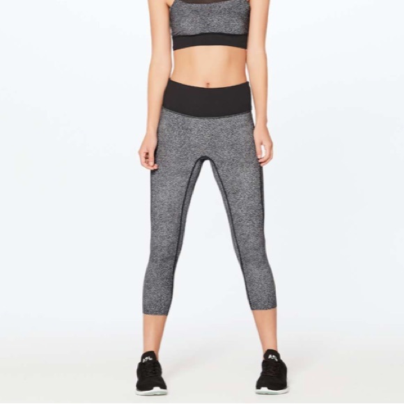 lululemon athletica Pants - Lululemon Run the Day 7/8 tight size 6!